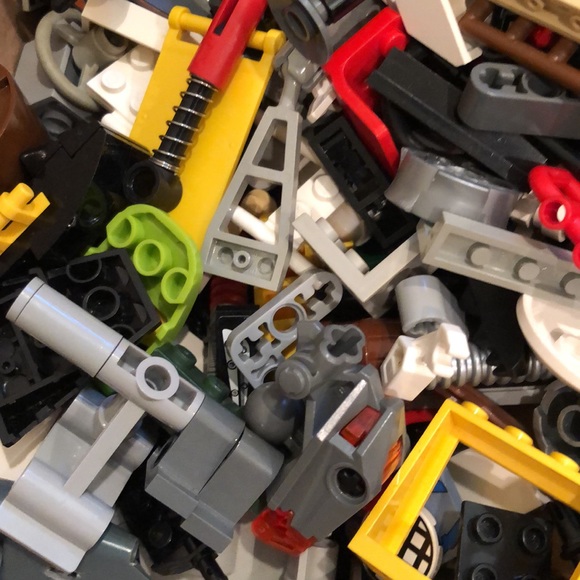 2 pounds assorted Lego Pieces - Picture 6 of 8